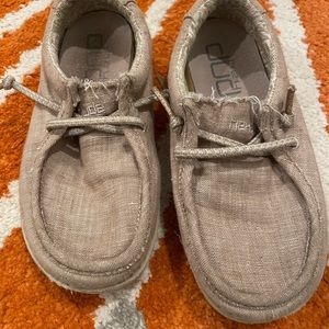 Toddler size 9 hey dude